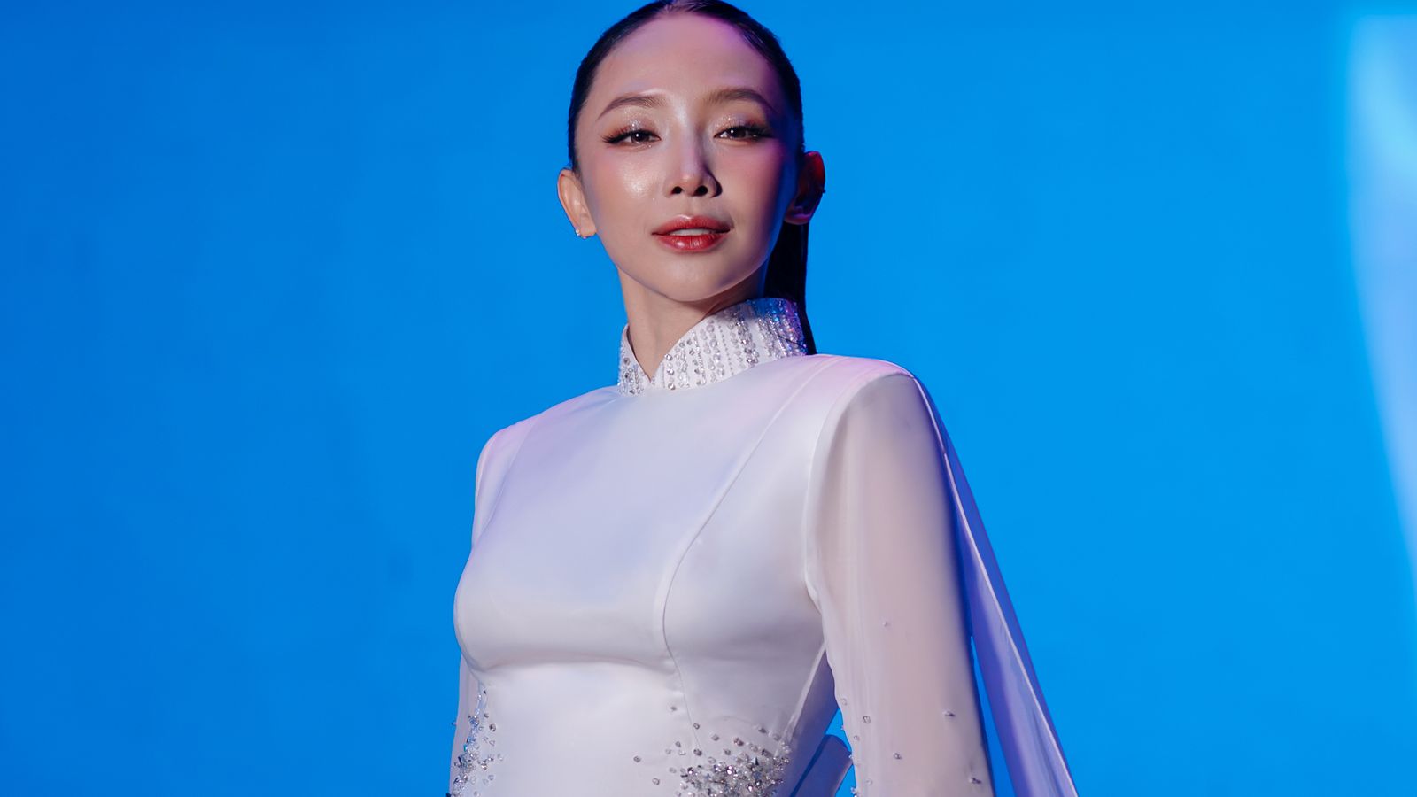 Viewers have voted for Tóc Tiên's song for Vietnam
