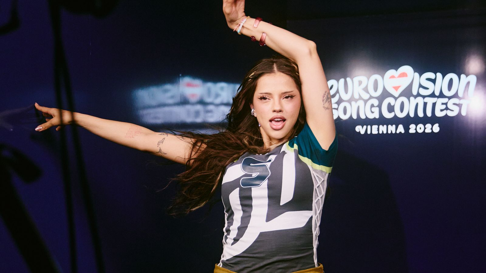 DARA bringing the bangaranga backstage in Vienna
